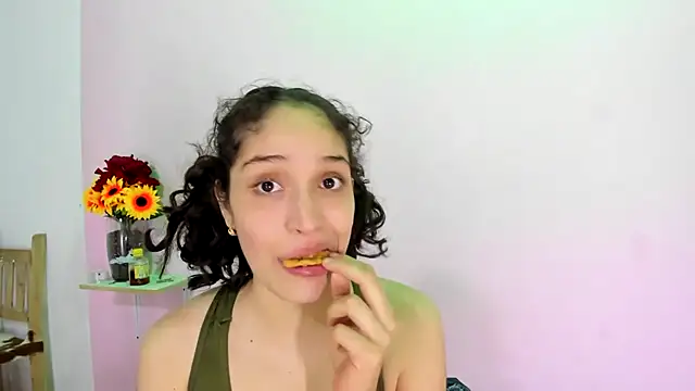 Snapshot of TeensNews18 chatting on 10.08.25 TeensNews18 online show from 10.08.25