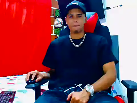 Snapshot of cristian_tayron1 chatting on 06.12.26 cristian tayron1 online show from 06.12.26