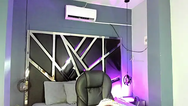 Julieth brown  online show from 09.27.25