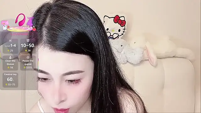 Snapshot of LuLu-Moon chatting on 11.11.25 LuLu-Moon online show from 11.11.25