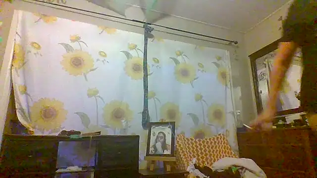 Snapshot of Bored_Grandma chatting on 09.18.25 Bored Grandma online show from 09.18.25