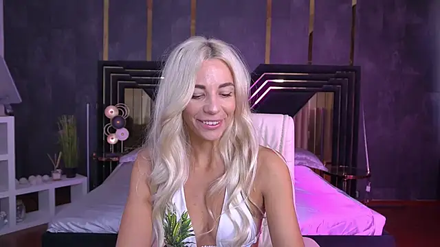 BellaRayyy online show from 09.28.25