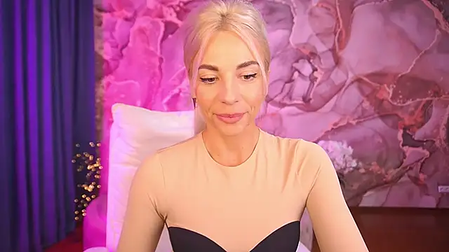 BellaRayyy online show from 10.15.25