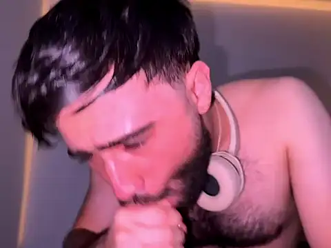 Snapshot of zack_sullivan22 chatting on 10.02.25 zack sullivan22 online show from 10.02.25