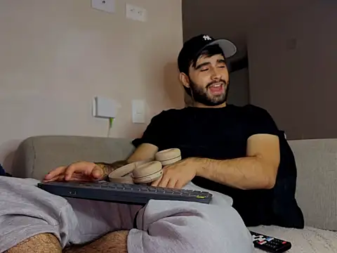 Snapshot of zack_sullivan22 chatting on 12.03.25 zack sullivan22 online show from 12.03.25