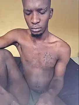 Snapshot of RAWFREAKYVERSE chatting on 12.22.25 RAWFREAKYVERSE online show from 12.22.25