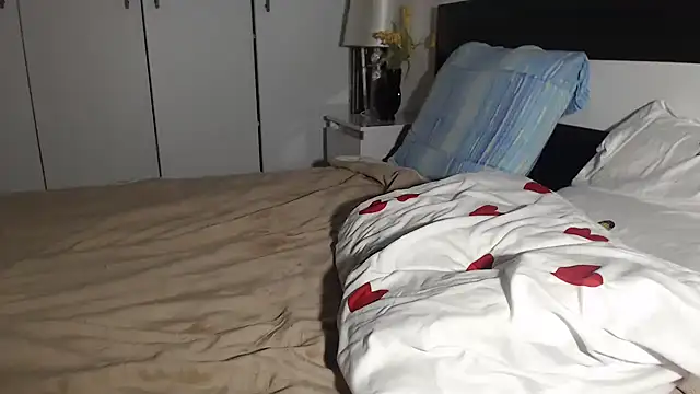 Snapshot of petite_danielle chatting on 11.03.25 petite danielle online show from 11.03.25