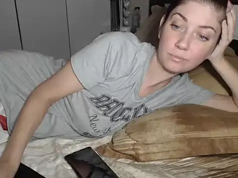 Snapshot of petite_danielle chatting on 11.25.25 petite danielle online show from 11.25.25