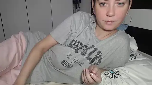 Snapshot of petite_danielle chatting on 02.16.26 petite danielle online show from 02.16.26