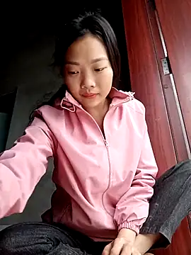 Snapshot of Ananine chatting on 11.12.25 Ananine online show from 11.12.25