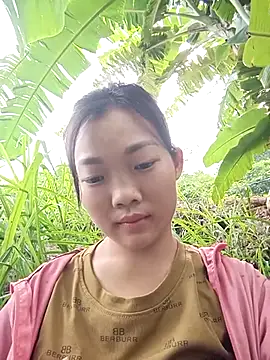 Snapshot of Ananine chatting on 11.13.25 Ananine online show from 11.13.25