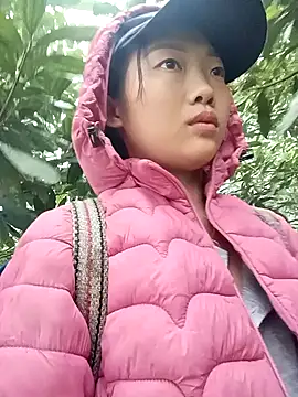 Snapshot of Ananine chatting on 11.14.25 Ananine online show from 11.14.25