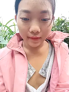 Snapshot of Ananine chatting on 11.14.25 Ananine online show from 11.14.25