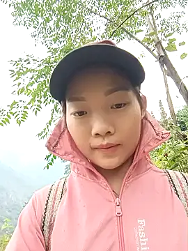 Snapshot of Ananine chatting on 11.17.25 Ananine online show from 11.17.25