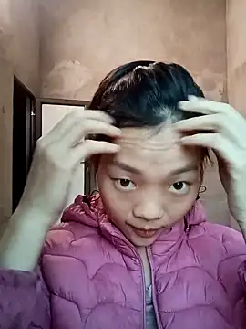 Snapshot of Ananine chatting on 11.22.25 Ananine online show from 11.22.25