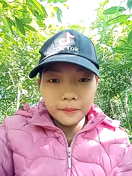 Snapshot of Ananine chatting on 11.29.25 Ananine online show from 11.29.25