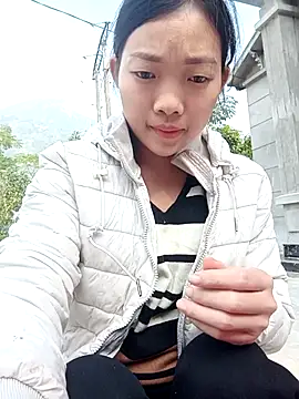 Snapshot of Ananine chatting on 12.02.25 Ananine online show from 12.02.25