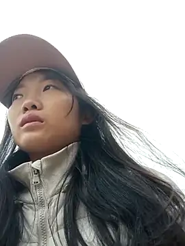 Snapshot of Ananine chatting on 12.05.25 Ananine online show from 12.05.25