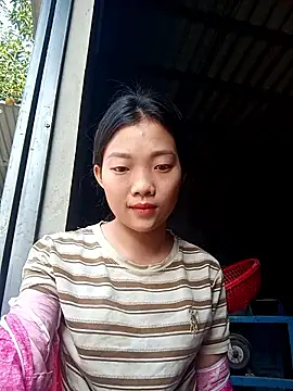 Snapshot of Ananine chatting on 12.20.25 Ananine online show from 12.20.25