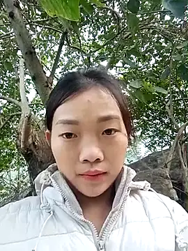 Snapshot of Ananine chatting on 12.22.25 Ananine online show from 12.22.25