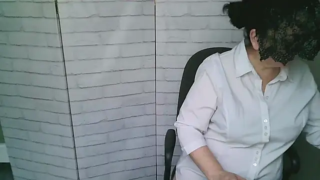 Snapshot of Helen_xi_ chatting on 11.21.25 Helen xi online show from 11.21.25