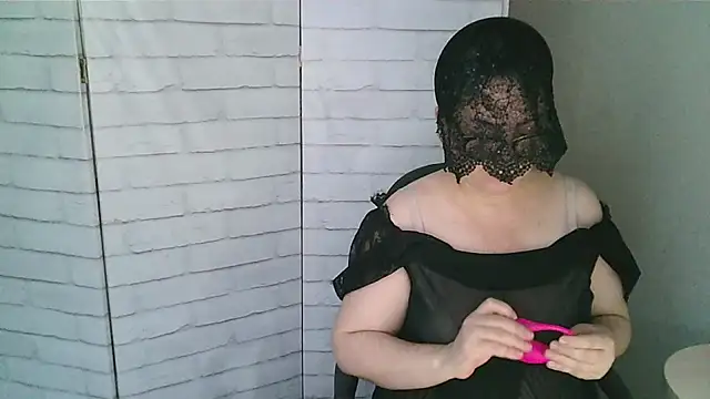 Snapshot of Helen_xi_ chatting on 12.17.25 Helen xi online show from 12.17.25