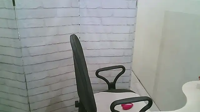 Snapshot of Helen_xi_ chatting on 12.22.25 Helen xi online show from 12.22.25