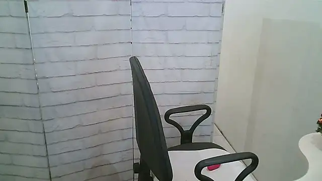 Snapshot of Helen_xi_ chatting on 01.12.26 Helen xi online show from 01.12.26