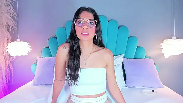 AlassiaHocthner online show from 09.10.25