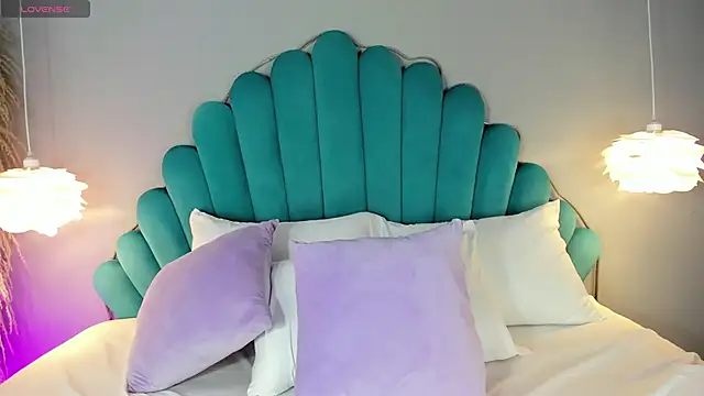 AlassiaHocthner online show from 02.11.26