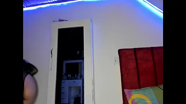 Snapshot of ScarletWitch_X chatting on 09.17.25 ScarletWitch X online show from 09.17.25