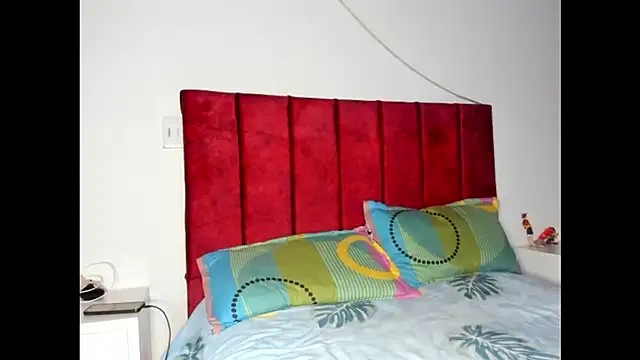 Snapshot of ScarletWitch_X chatting on 10.27.25 ScarletWitch X online show from 10.27.25