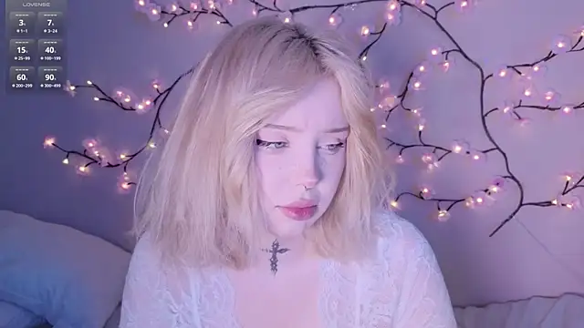 Snapshot of RileyVice chatting on 05.11.26 RileyVice online show from 05.11.26