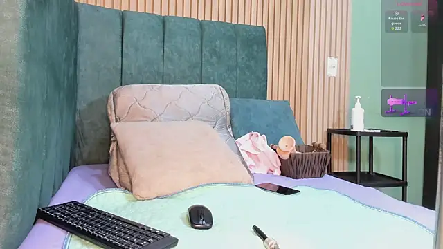 Snapshot of EvelynFoxx- chatting on 11.25.25 EvelynFoxx- online show from 11.25.25