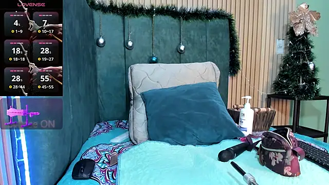 Snapshot of EvelynFoxx- chatting on 12.18.25 EvelynFoxx- online show from 12.18.25