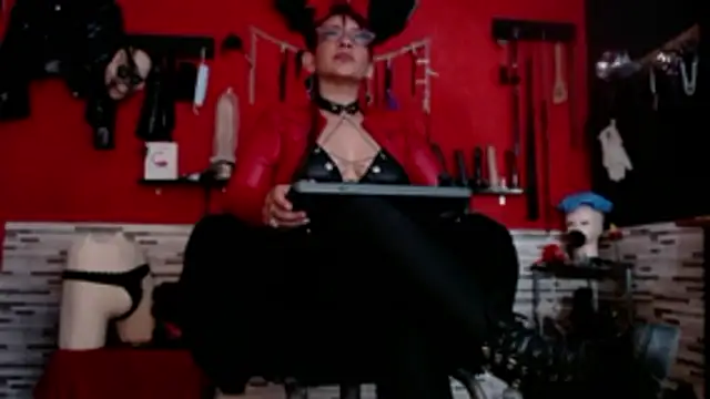 Snapshot of Miss_Mirandaa chatting on 10.21.25 Miss Mirandaa online show from 10.21.25