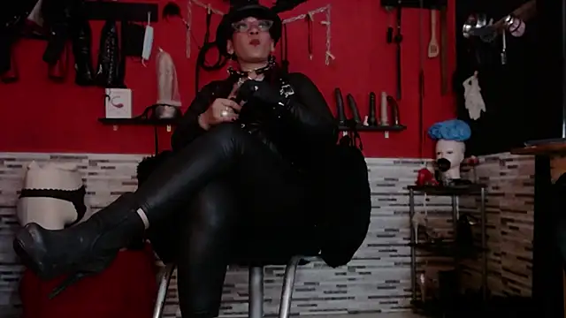 Snapshot of Miss_Mirandaa chatting on 11.08.25 Miss Mirandaa online show from 11.08.25