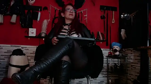 Snapshot of Miss_Mirandaa chatting on 11.20.25 Miss Mirandaa online show from 11.20.25