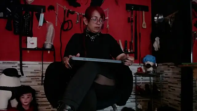 Snapshot of Miss_Mirandaa chatting on 12.16.25 Miss Mirandaa online show from 12.16.25