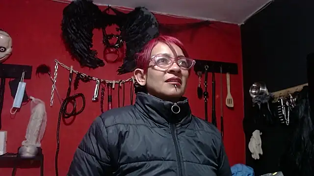 Snapshot of Miss_Mirandaa chatting on 12.18.25 Miss Mirandaa online show from 12.18.25