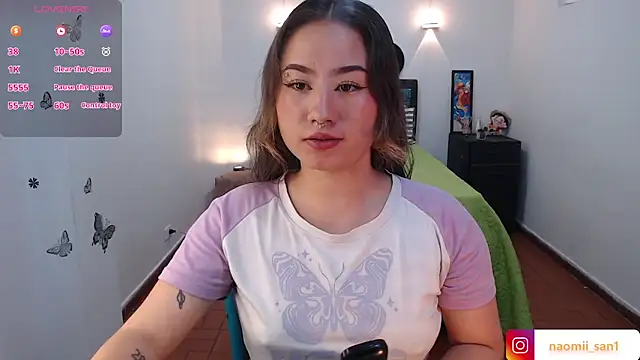 Snapshot of naomii_san chatting on 09.30.25 naomii san online show from 09.30.25