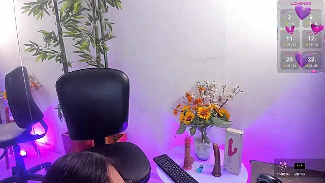 Snapshot of KendallJay chatting on 09.19.25 KendallJay online show from 09.19.25