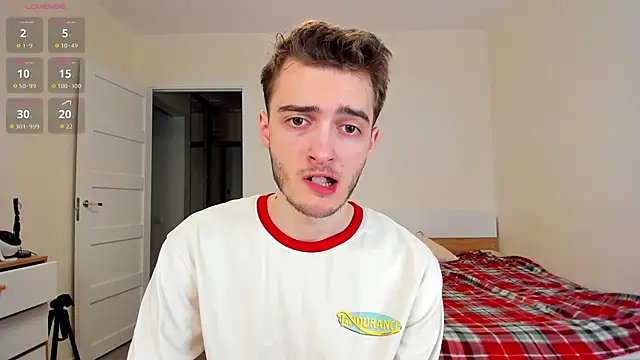 Snapshot of spider____man chatting on 03.26.26 spider man online show from 03.26.26