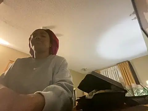 Snapshot of princesslivv chatting on 10.08.25 princesslivv online show from 10.08.25