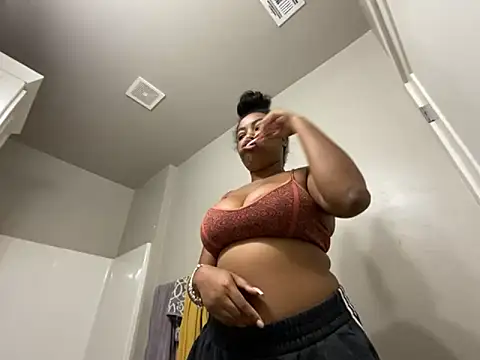 Snapshot of princesslivv chatting on 10.14.25 princesslivv online show from 10.14.25