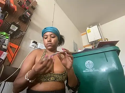 Snapshot of princesslivv chatting on 10.23.25 princesslivv online show from 10.23.25