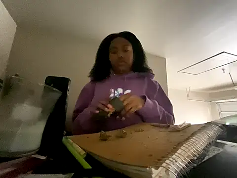 Snapshot of princesslivv chatting on 10.25.25 princesslivv online show from 10.25.25