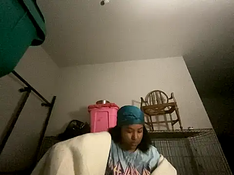 Snapshot of princesslivv chatting on 10.28.25 princesslivv online show from 10.28.25