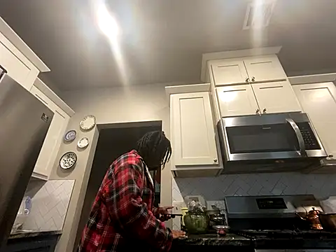 Snapshot of princesslivv chatting on 11.20.25 princesslivv online show from 11.20.25