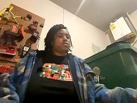 Snapshot of princesslivv chatting on 11.24.25 princesslivv online show from 11.24.25